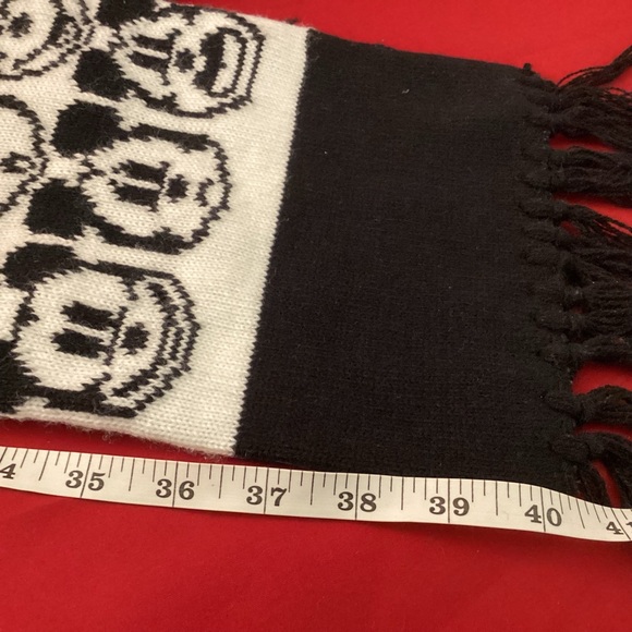 Black and white Mickey Mouse Scarf - Picture 5 of 10